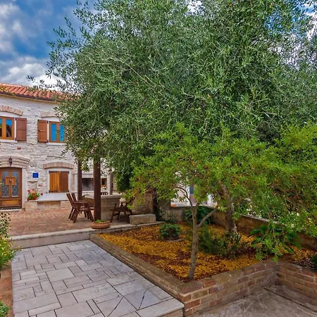 Marina In Vakantiehuis Ližnjan